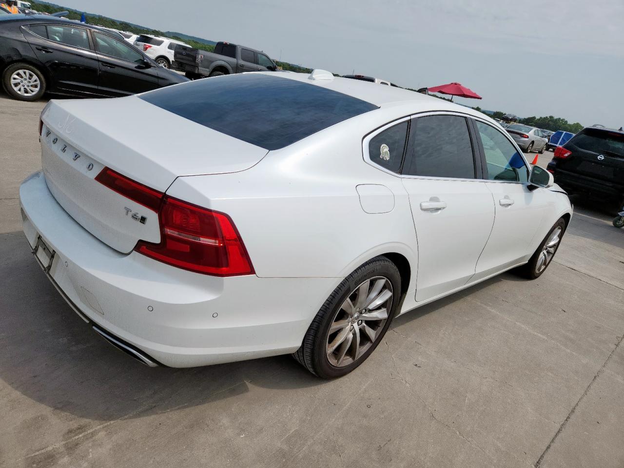 VOLVO S90 T6 MOMENTUM