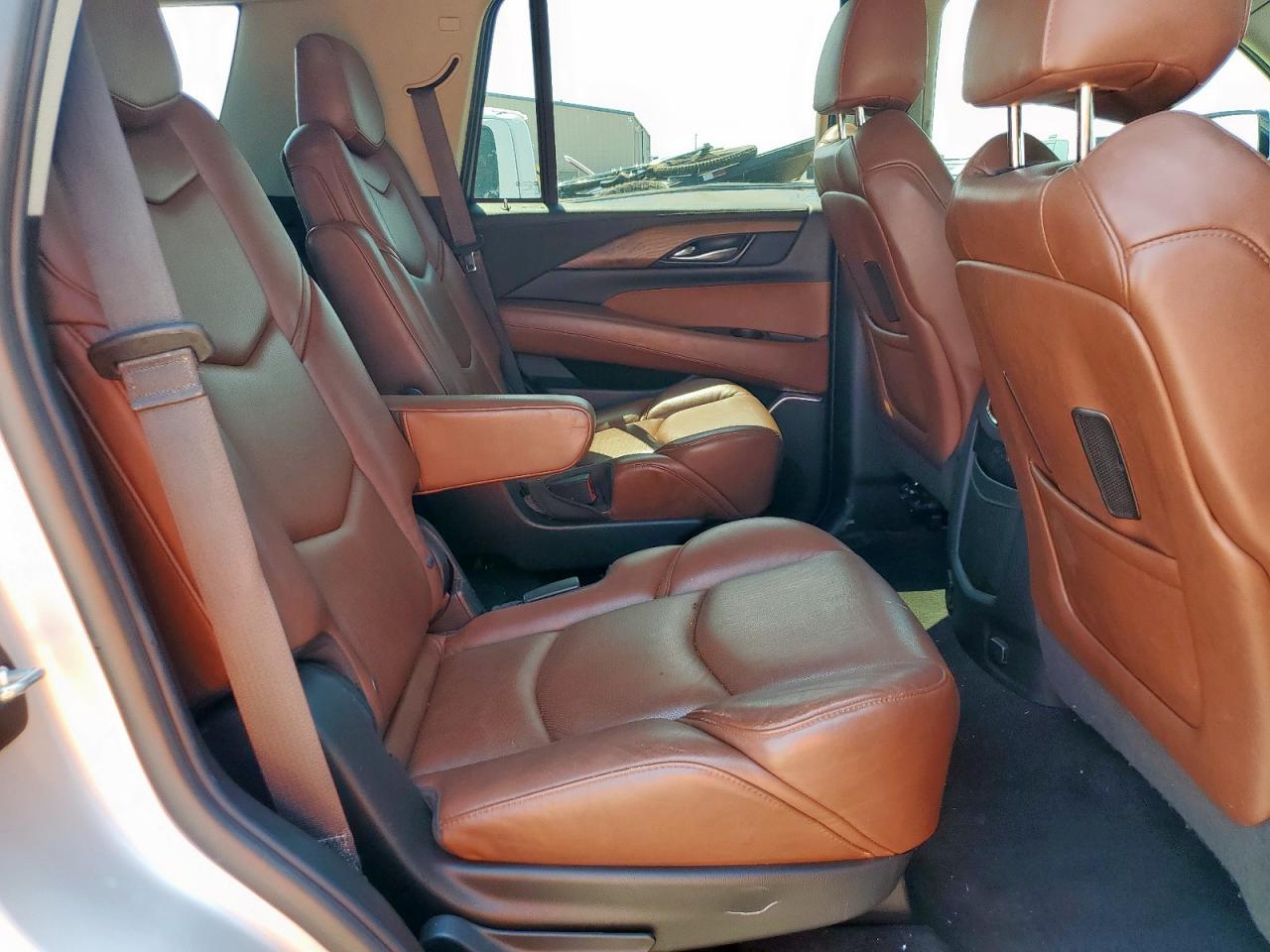 CADILLAC ESCALADE PREMIUM LUXURY