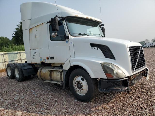 VOLVO VNL 2006 white  diesel 4V4NC9TH86N426229 photo #1