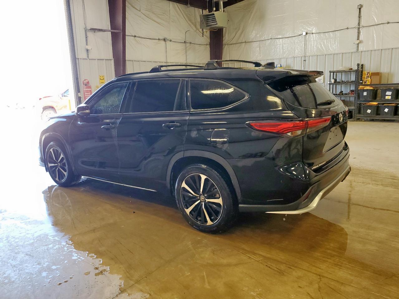 Lot #3318913913 2021 TOYOTA HIGHLANDER XSE