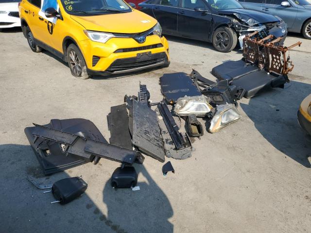 2018 TOYOTA RAV4 HV LE JTMRJREV8JD184644