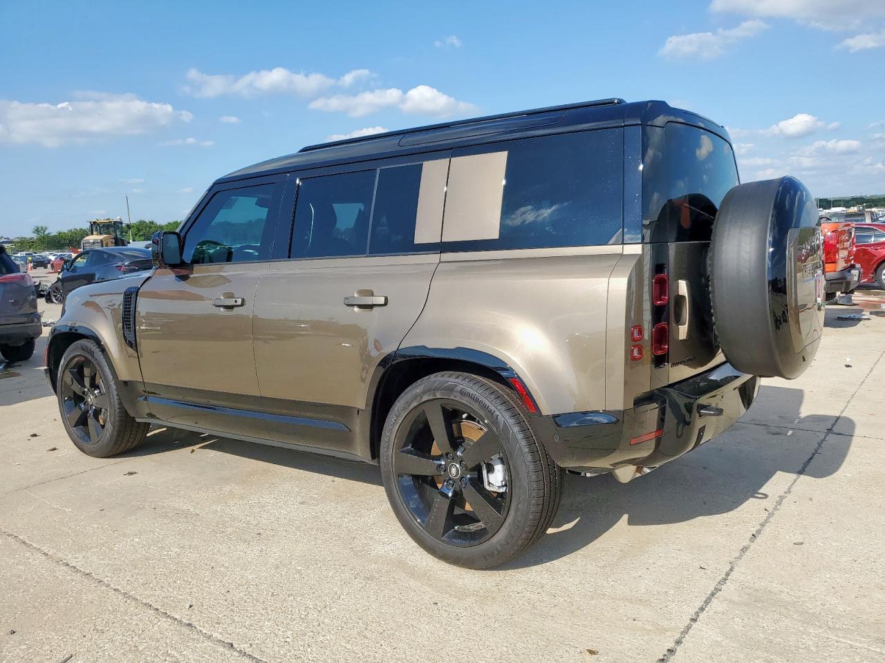 LAND ROVER DEFENDER 110 X-DYNAMIC SE