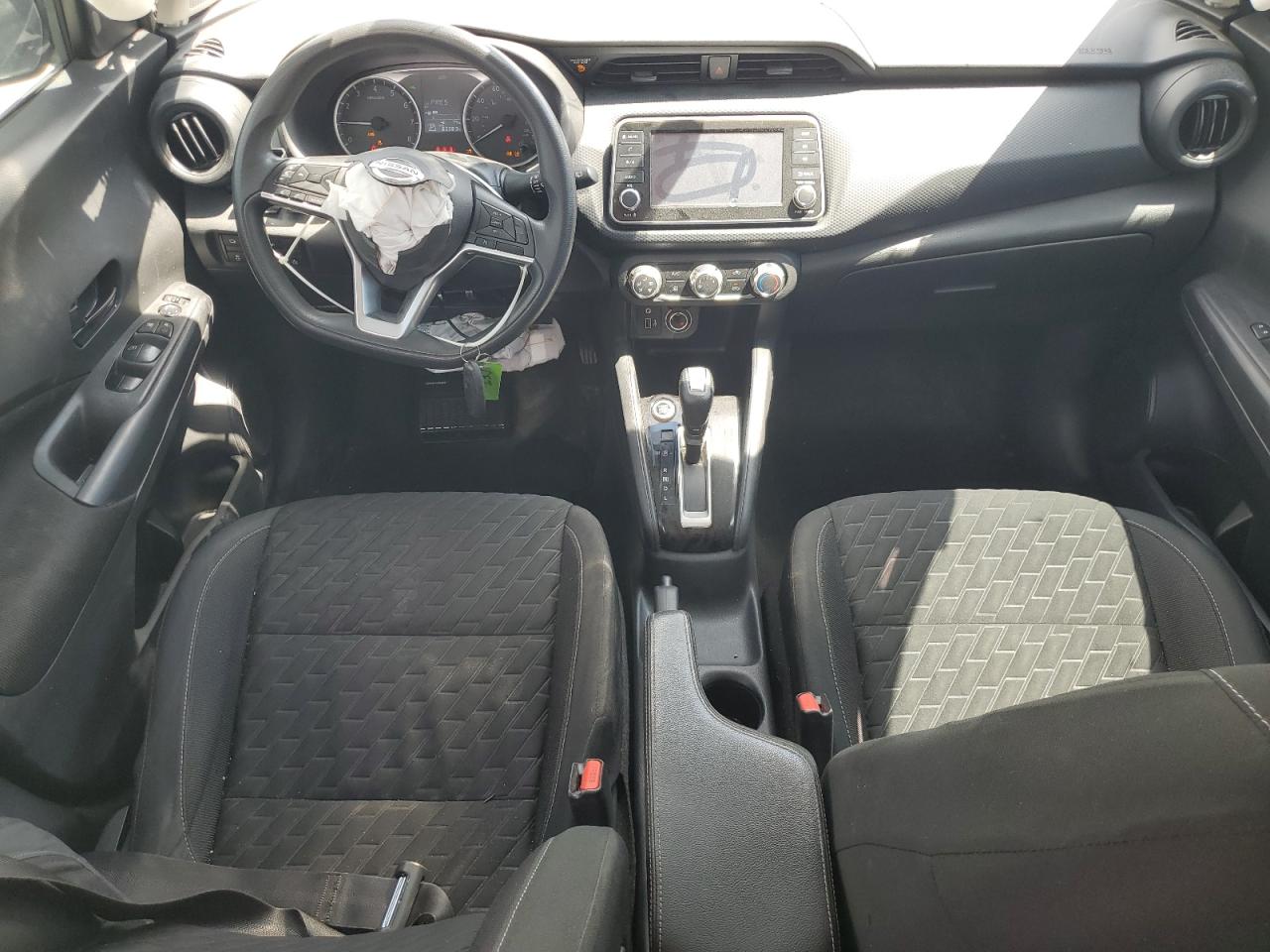 NISSAN KICKS S
