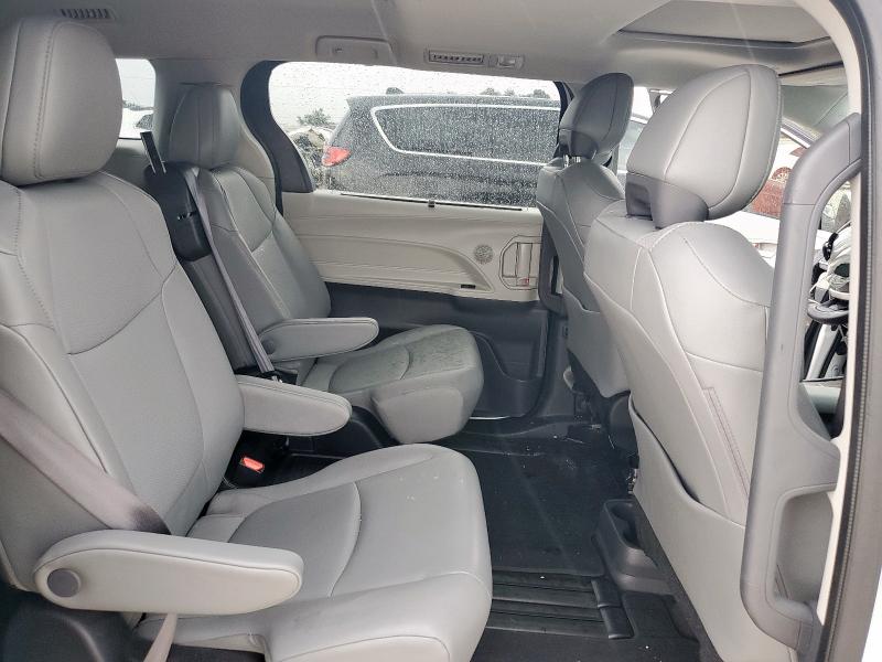 2023 TOYOTA SIENNA XLE 5TDYRKEC9PS168685