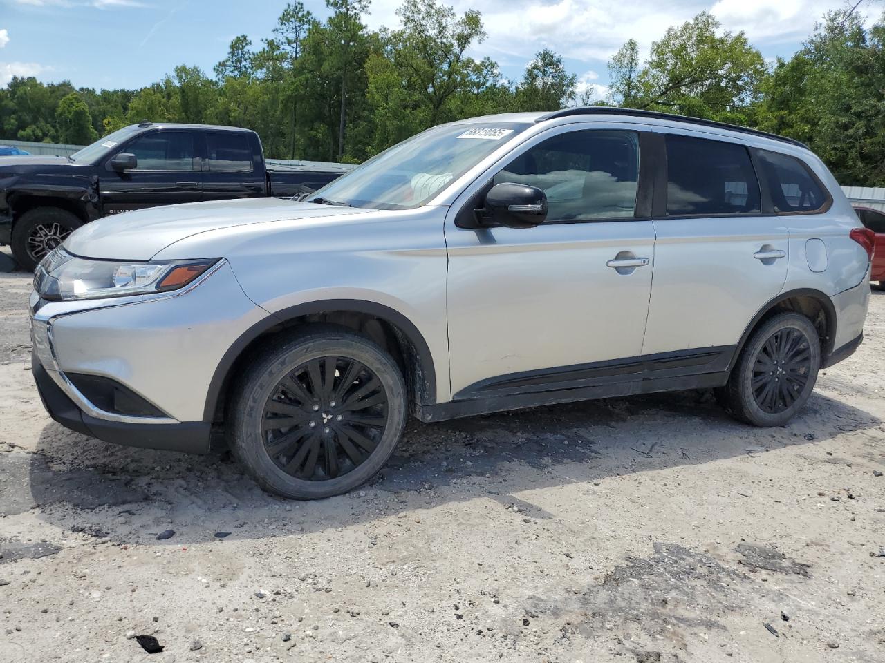 MITSUBISHI OUTLANDER SE