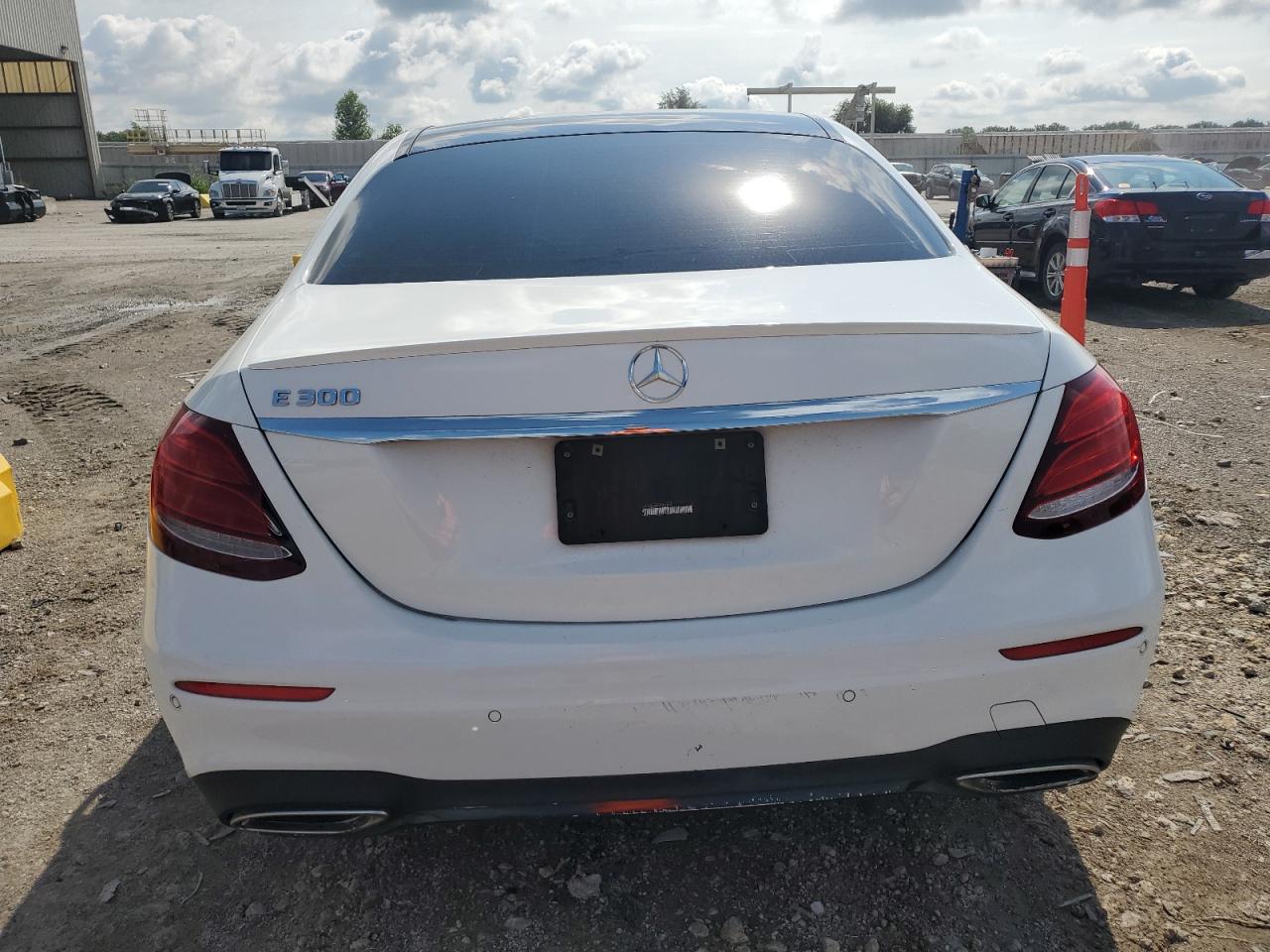 MERCEDES-BENZ E-CLASS 300