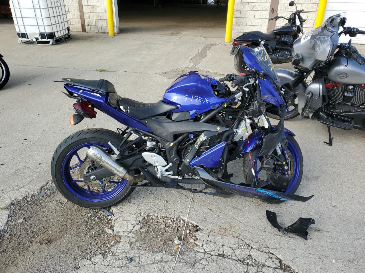 Lot #3266873068 2017 YAMAHA YZFR3 A