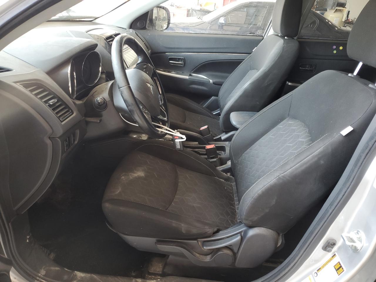 MITSUBISHI OUTLANDER ES