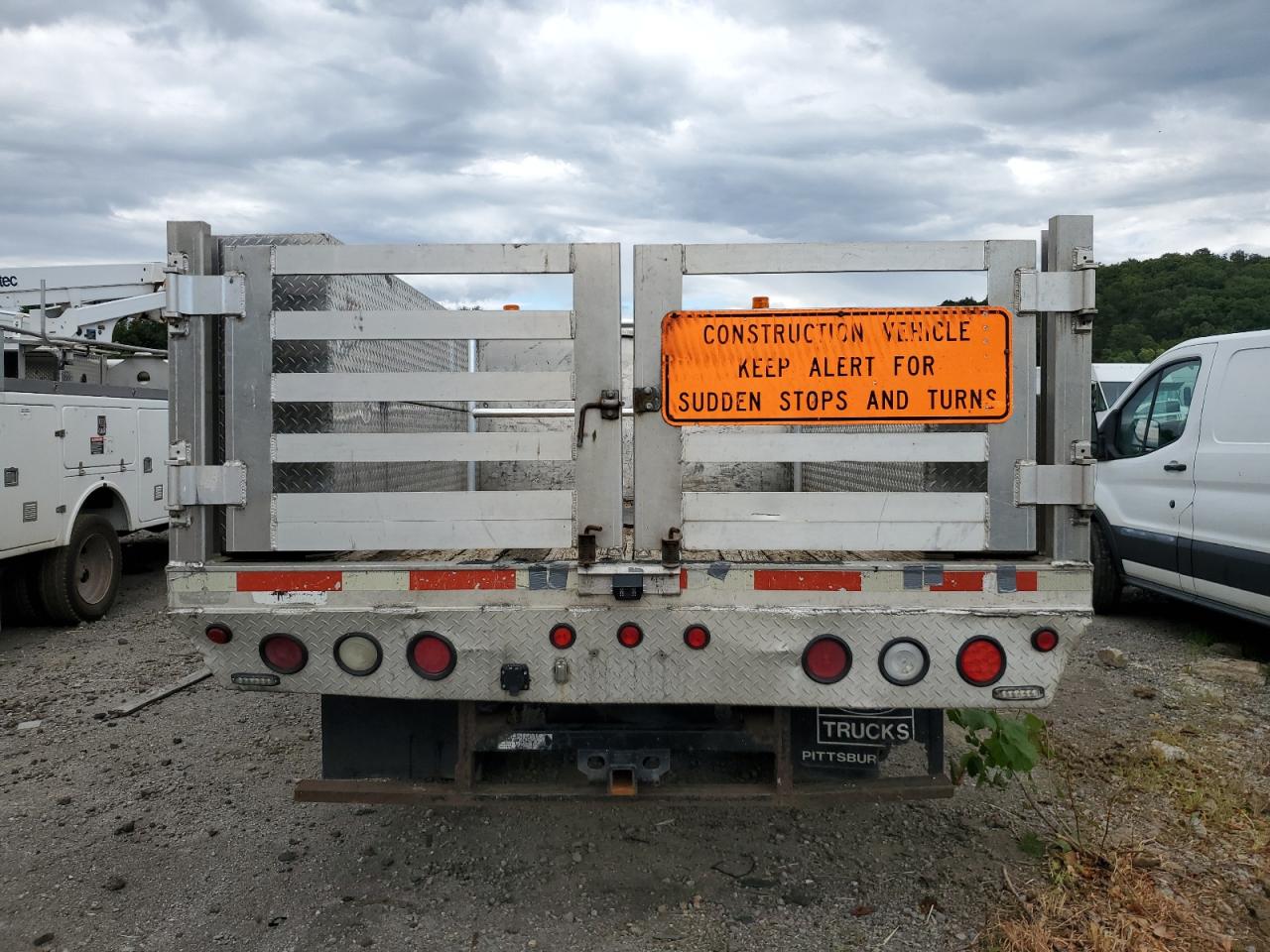 Lot #3281400017 2017 ISUZU NRR