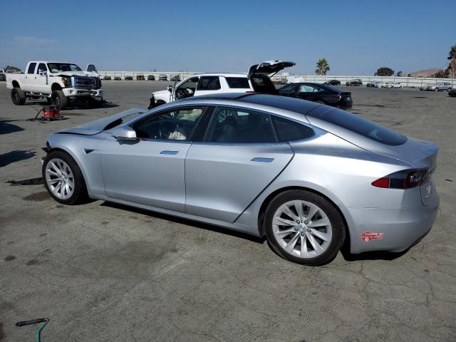 TESLA MODEL S 2018 silver  electric 5YJSA1E2XJF247938 photo #3