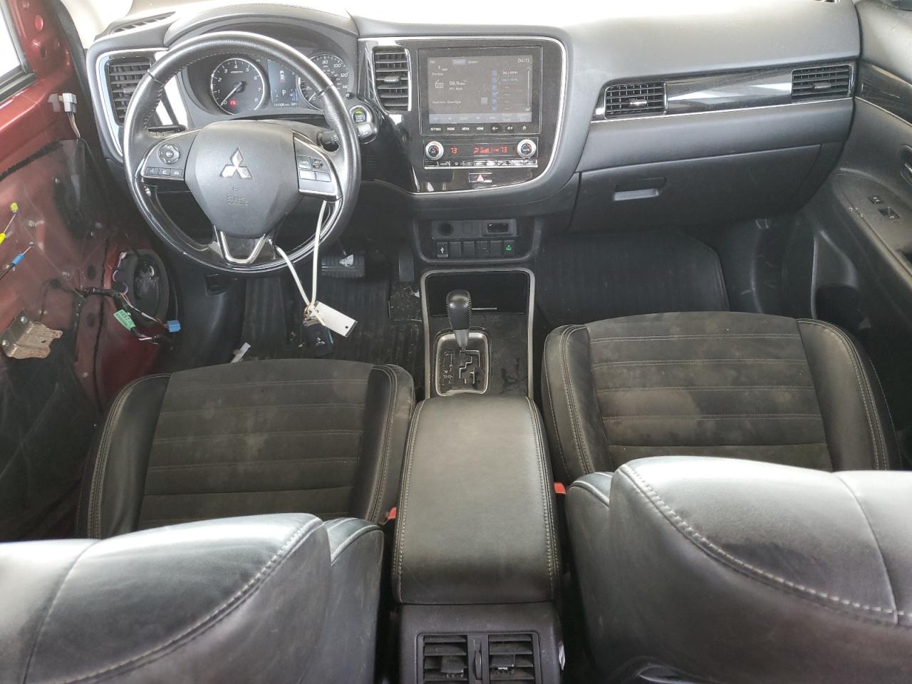 MITSUBISHI OUTLANDER SE