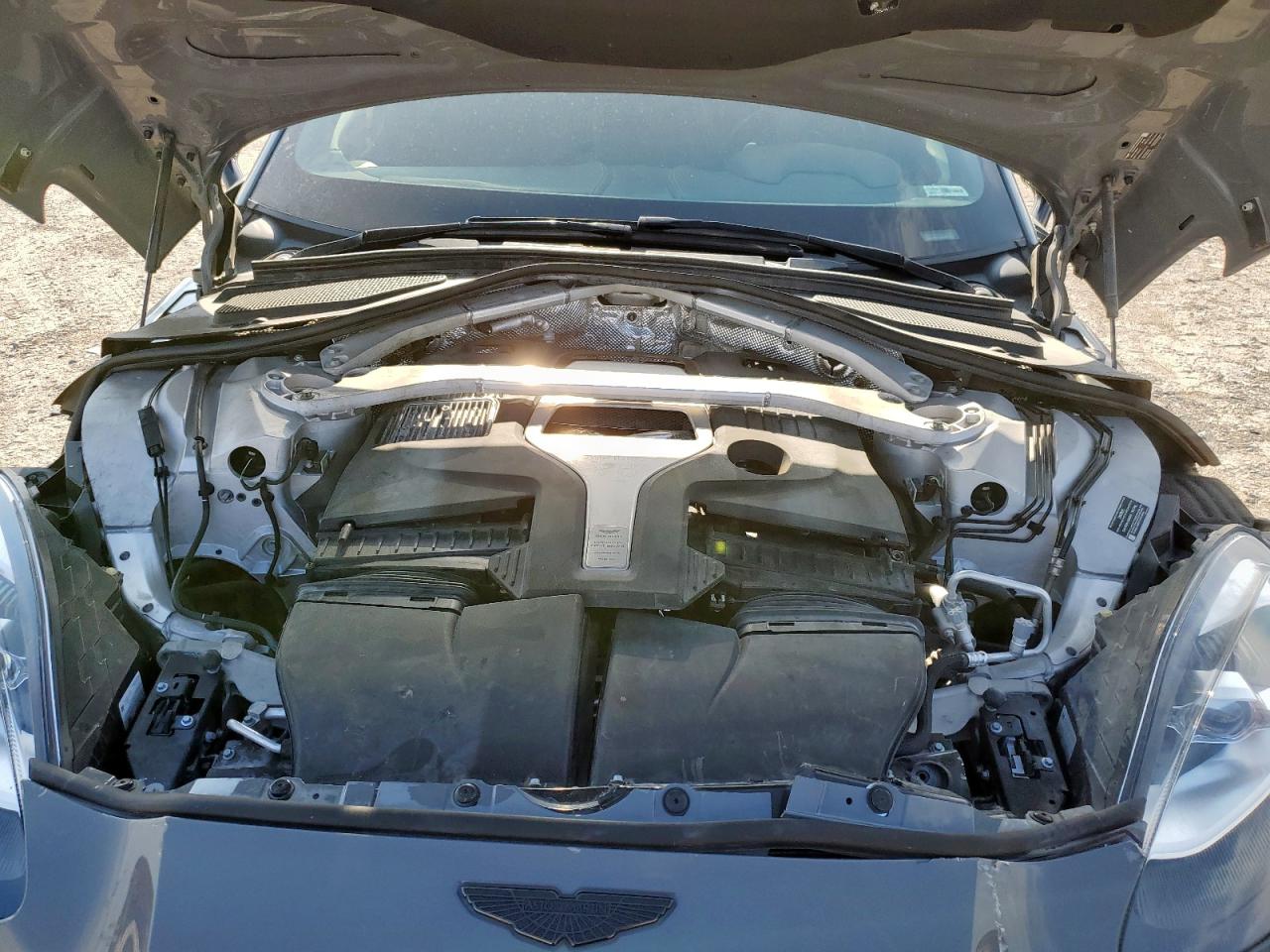 ASTON MARTIN DBX 707