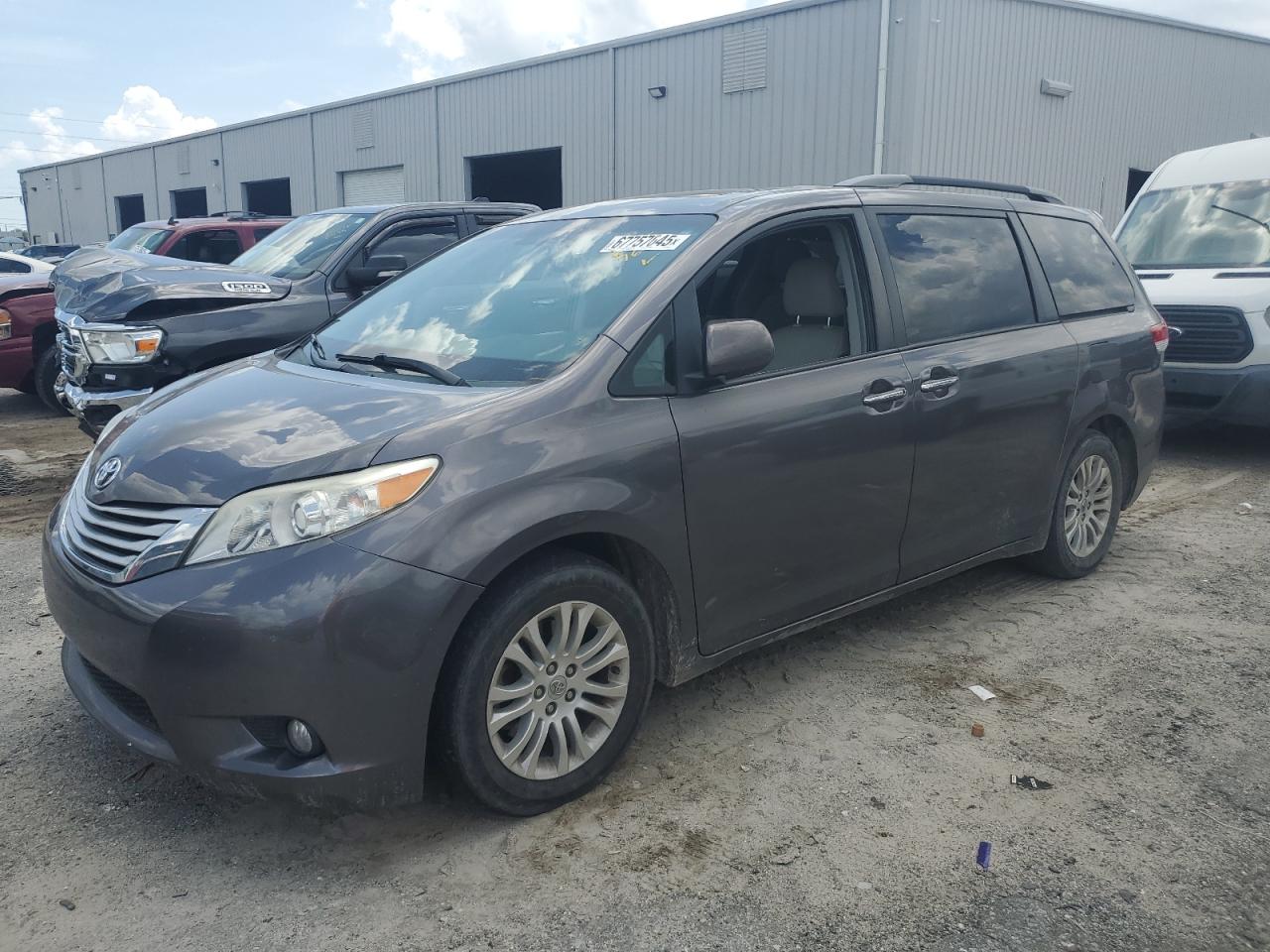 TOYOTA SIENNA XLE