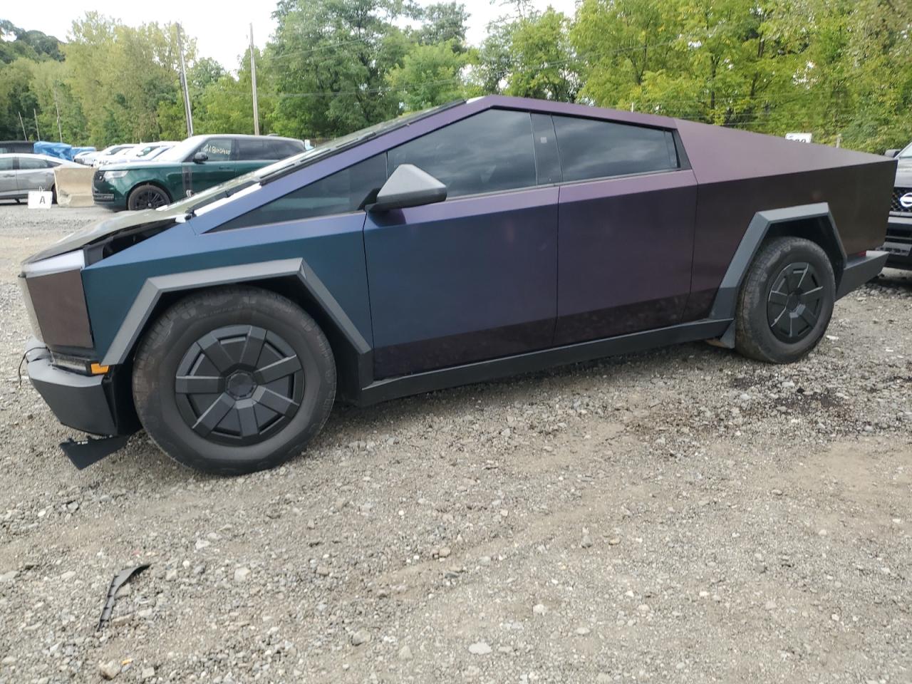 TESLA CYBERTRUCK