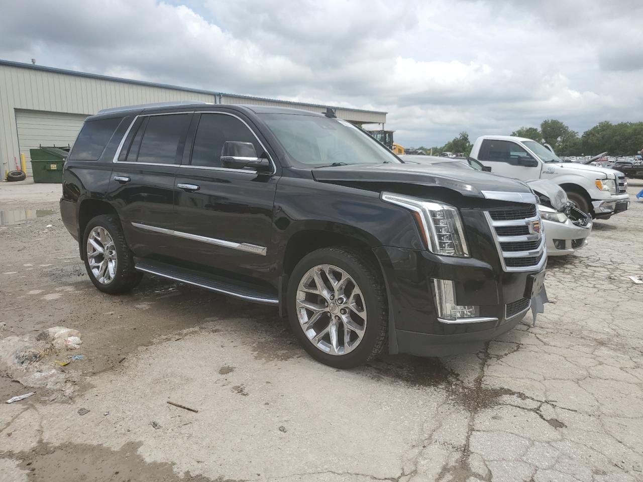 CADILLAC ESCALADE LUXURY