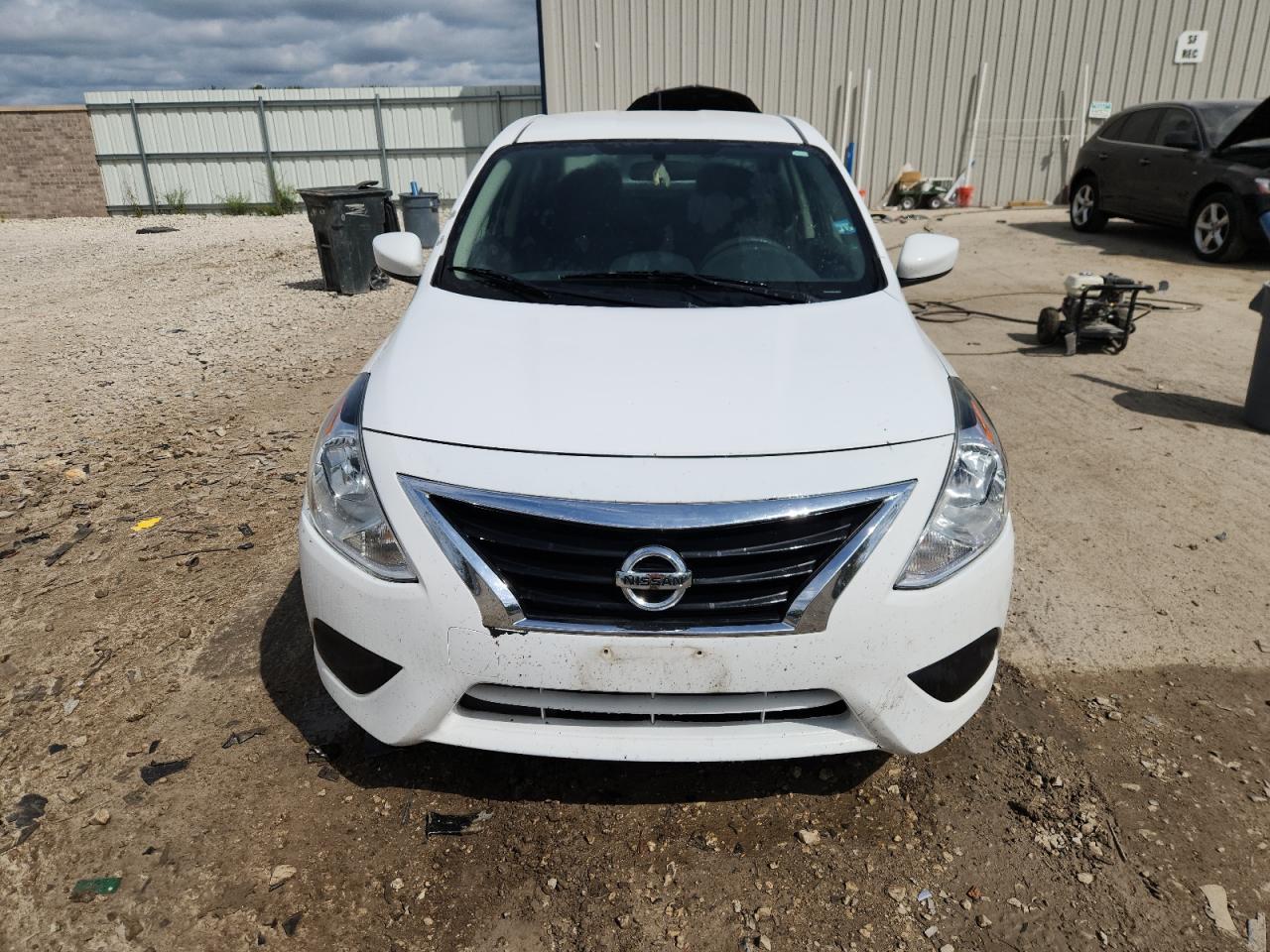 NISSAN VERSA S