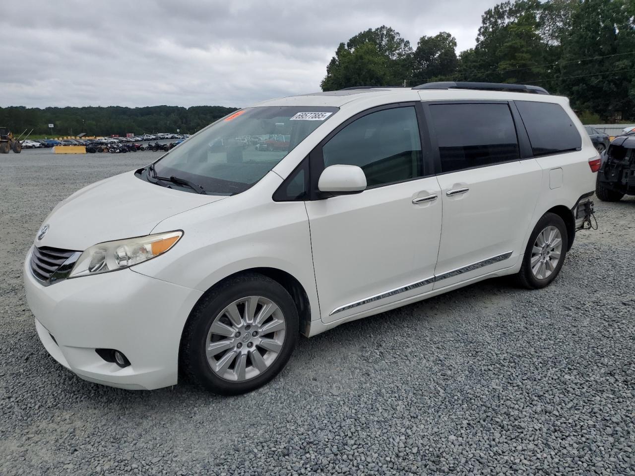 TOYOTA SIENNA XLE