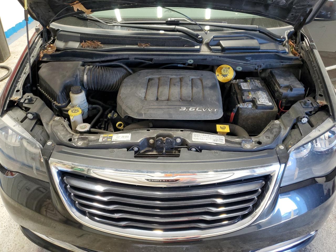 CHRYSLER TOWN & COUNTRY S