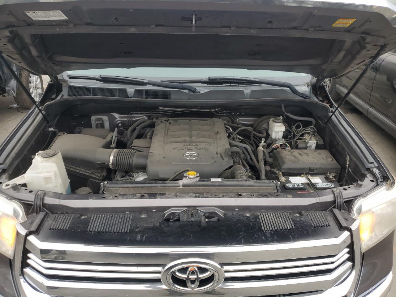 TOYOTA TUNDRA CREWMAX SR5