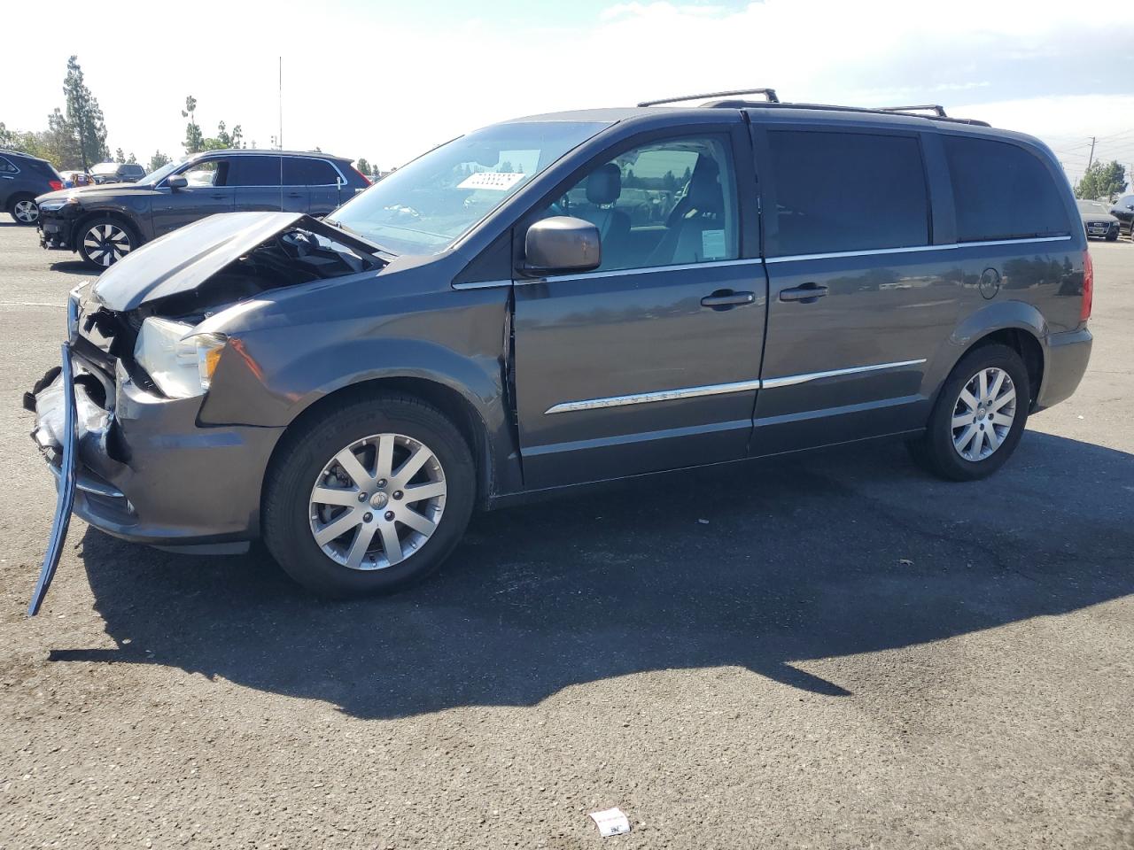 Lot #3302848890 2016 CHRYSLER TOWN & COU