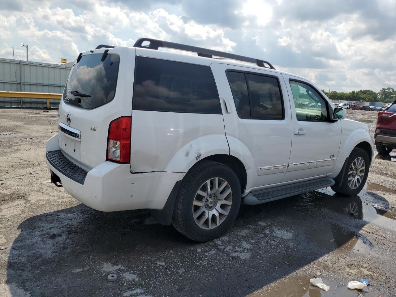 NISSAN PATHFINDER LE