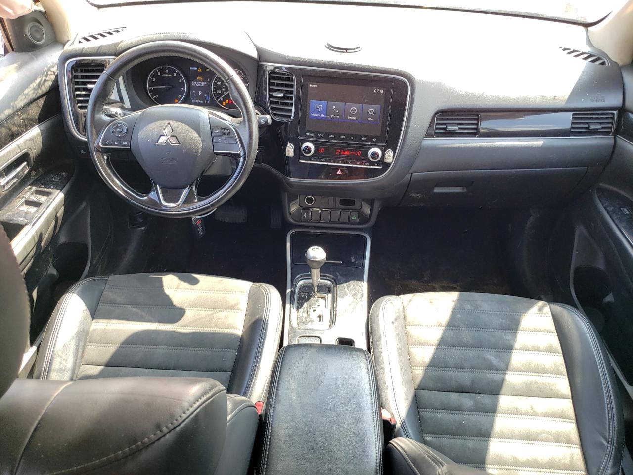 MITSUBISHI OUTLANDER SE