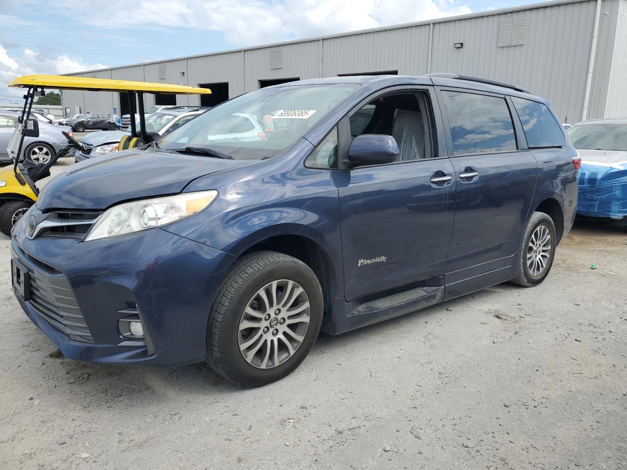 TOYOTA SIENNA XLE