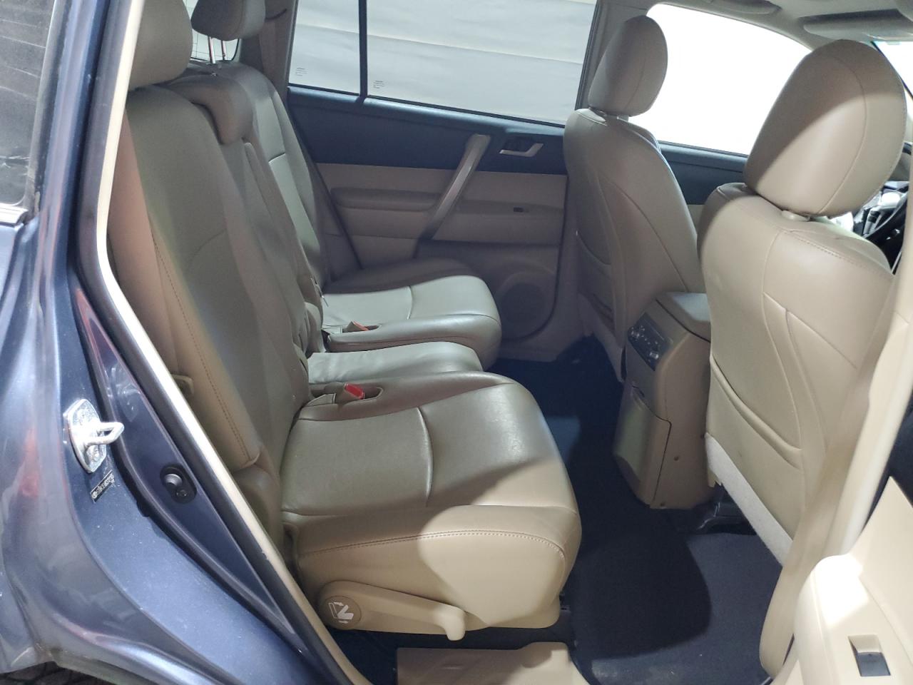 TOYOTA HIGHLANDER BASE