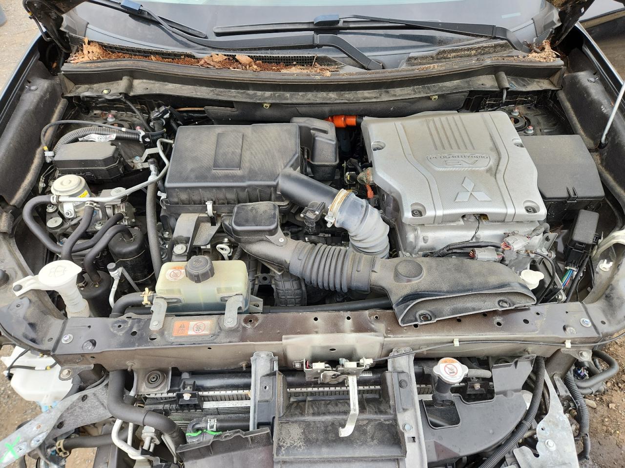 MITSUBISHI OUTLANDER SE