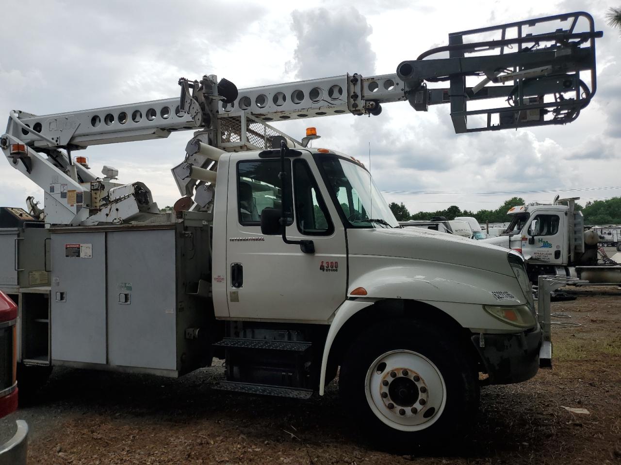 Lot #3318922919 2007 INTERNATIONAL 4300