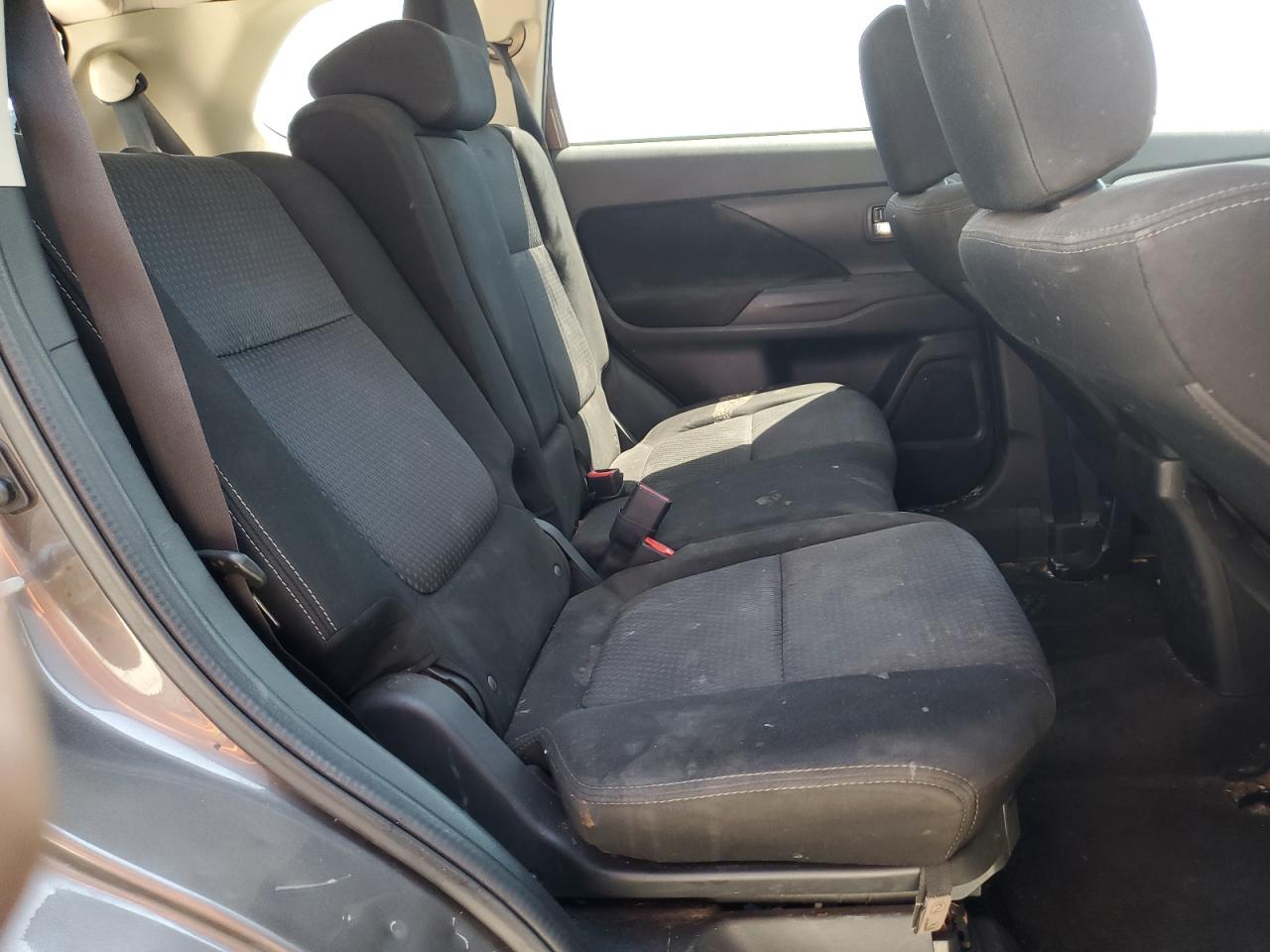 MITSUBISHI OUTLANDER SE