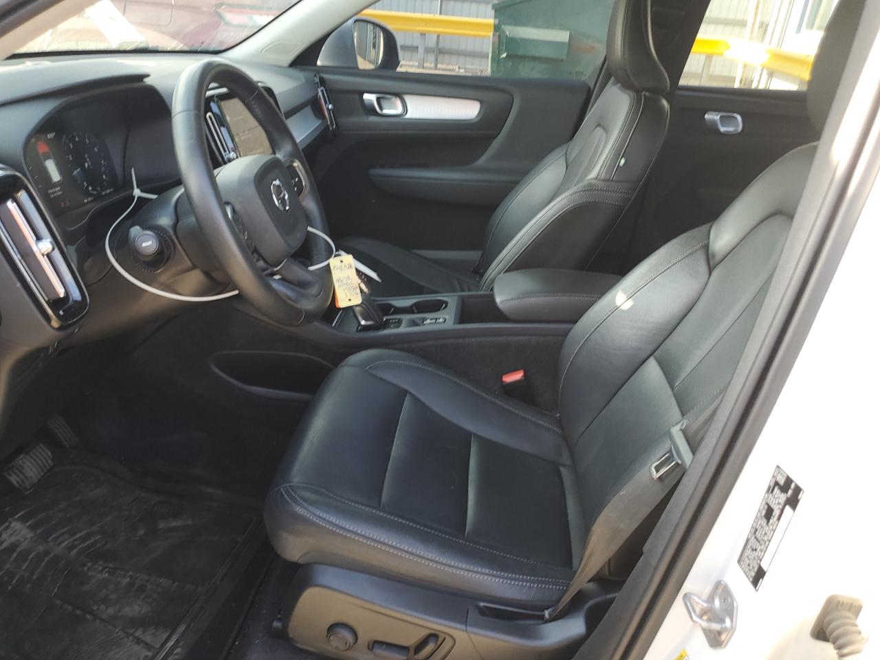 VOLVO XC40 T5 MOMENTUM