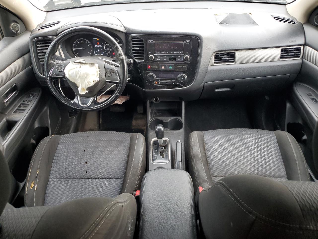 MITSUBISHI OUTLANDER SE