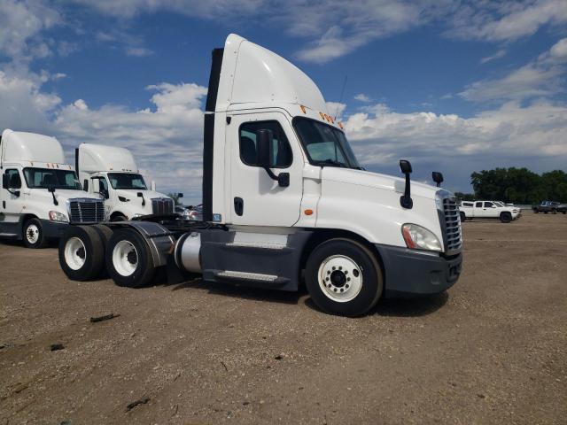 FREIGHTLINER CASCADIA 1 2015 white tractor diesel 1FUJGEDVXFLGJ9730 photo #1