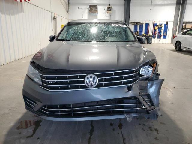 2017 VOLKSWAGEN PASSAT R-L 1VWDT7A35HC013098
