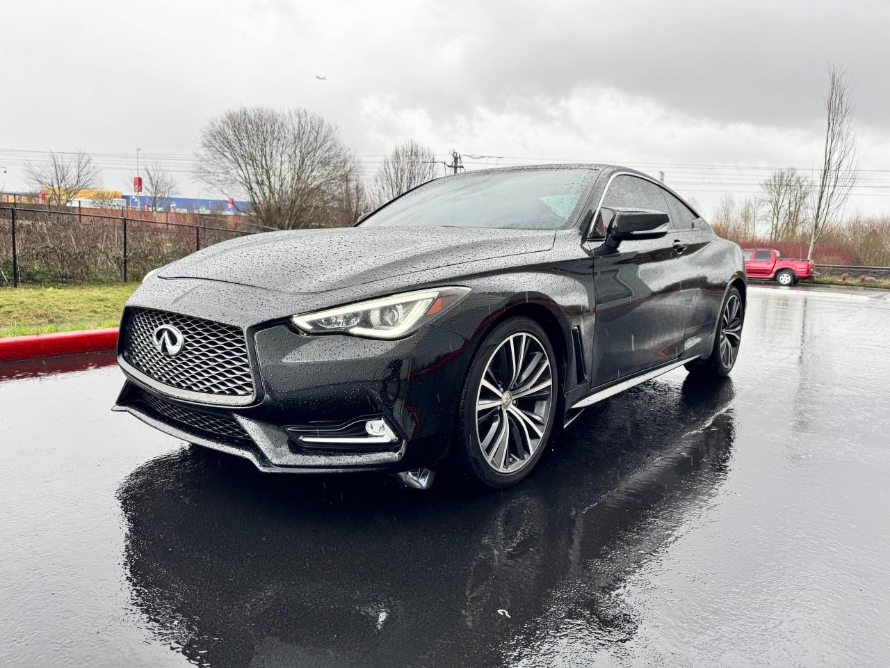 INFINITI Q60 LUXE 300