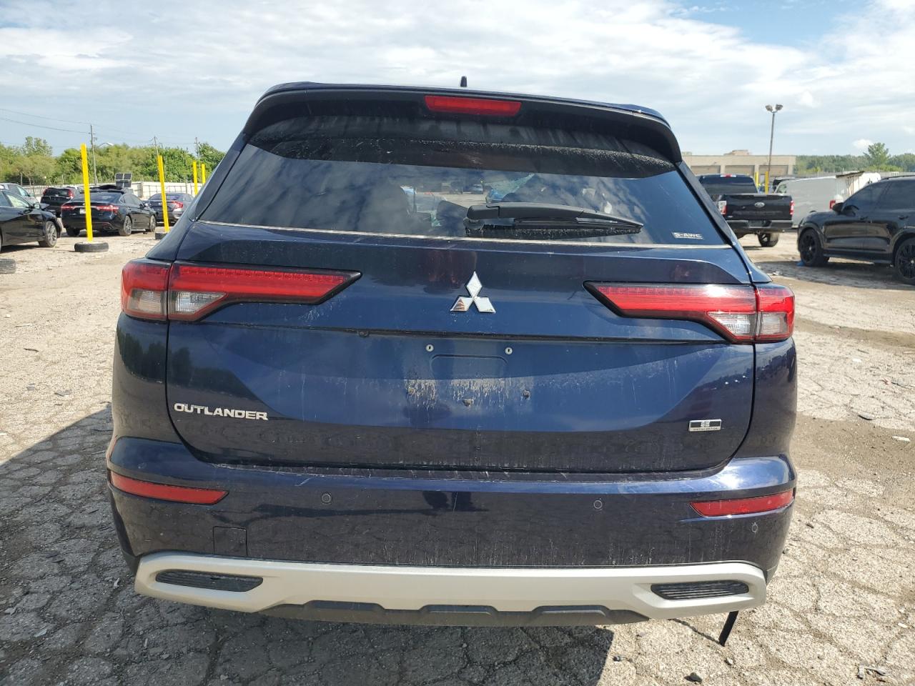 MITSUBISHI OUTLANDER SE