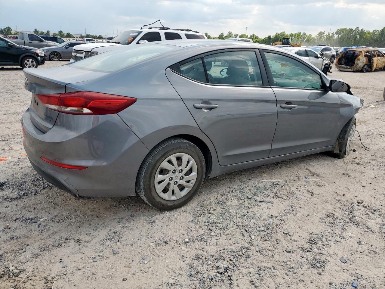 HYUNDAI ELANTRA SE
