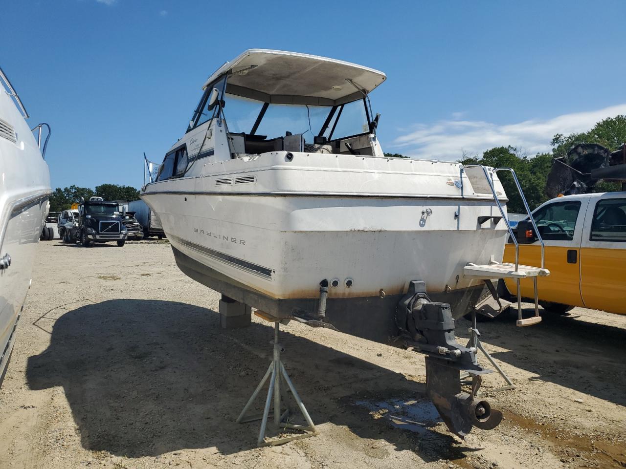 Lot #3234350042 2000 BAYLINER BOAT