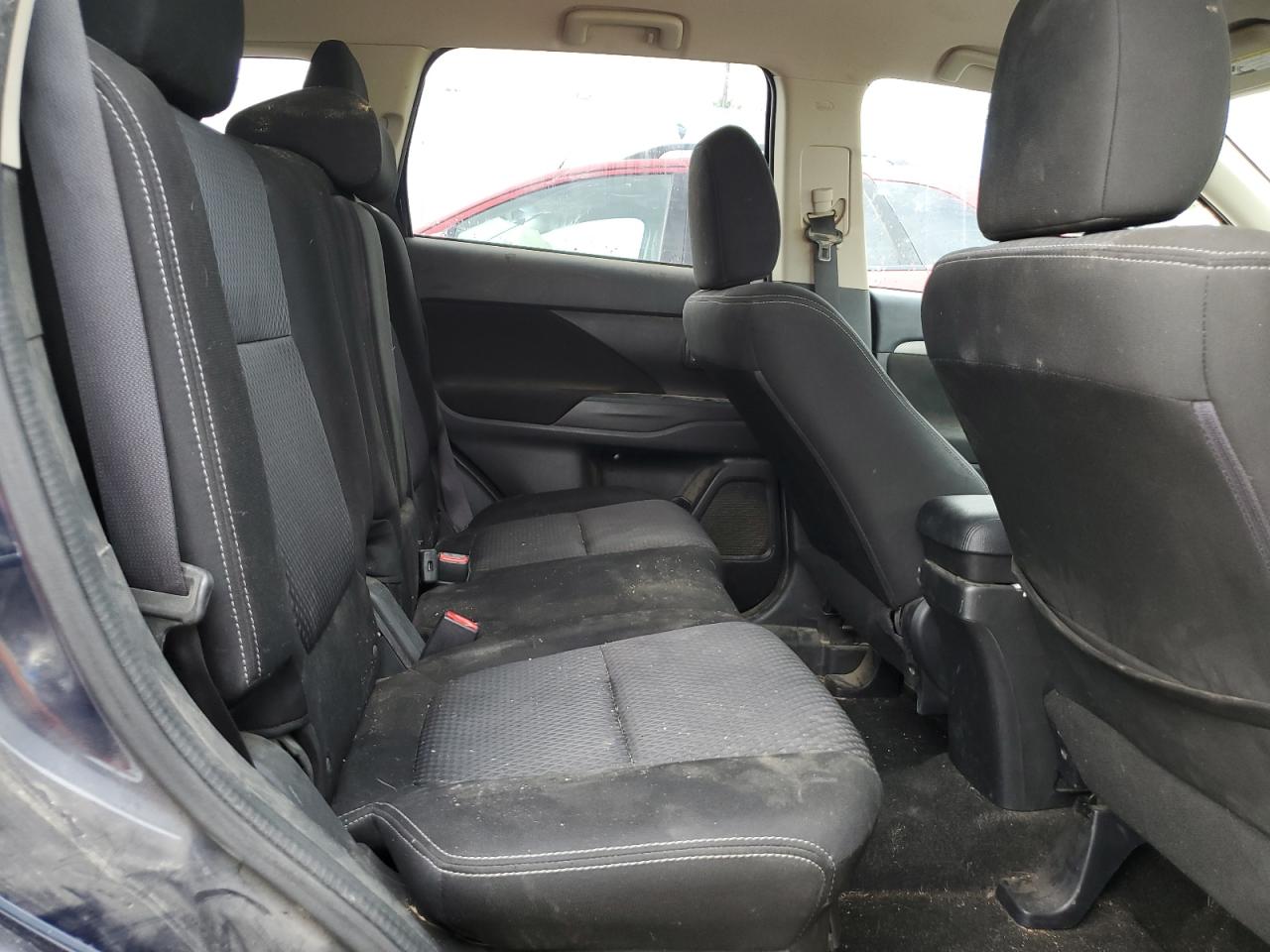 MITSUBISHI OUTLANDER SE