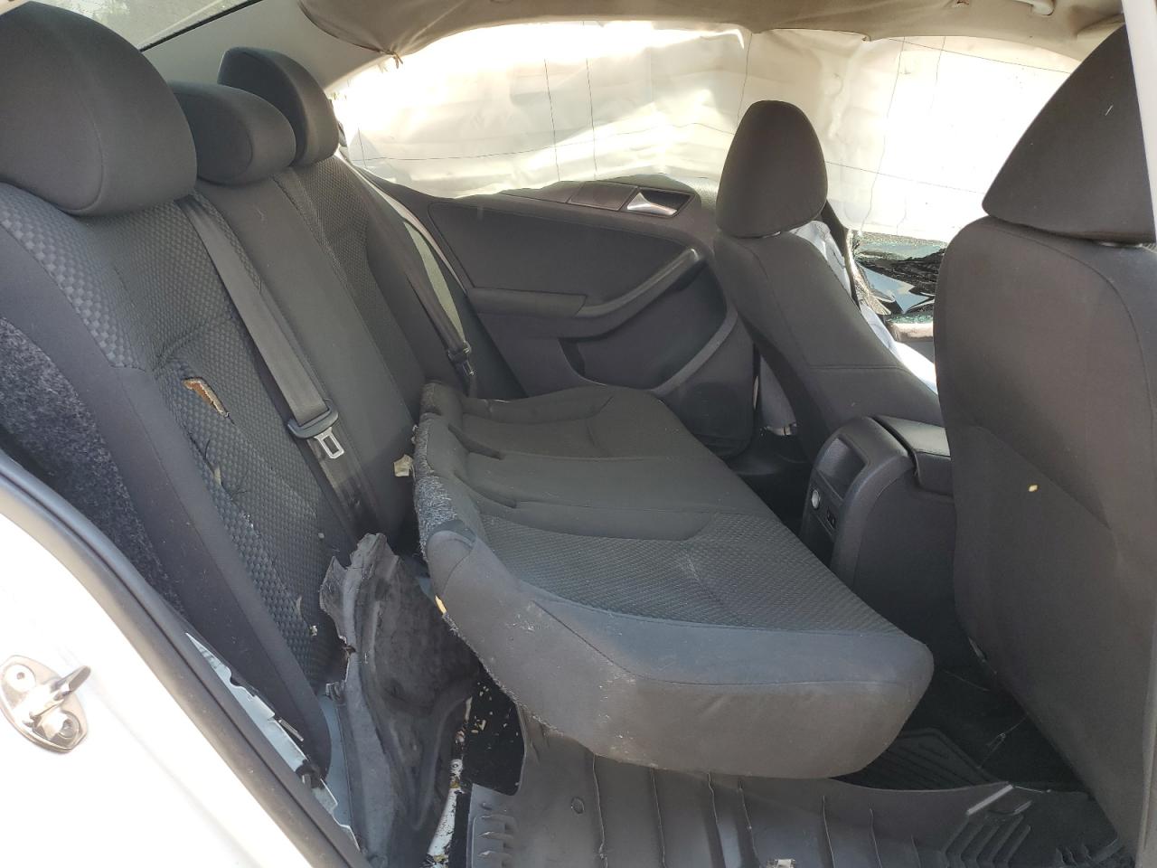 VOLKSWAGEN JETTA BASE