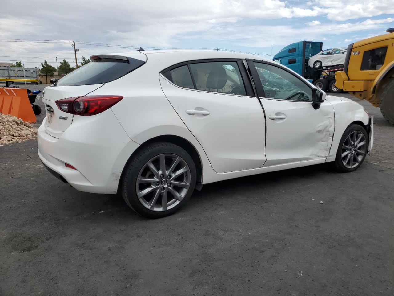MAZDA 3 TOURING