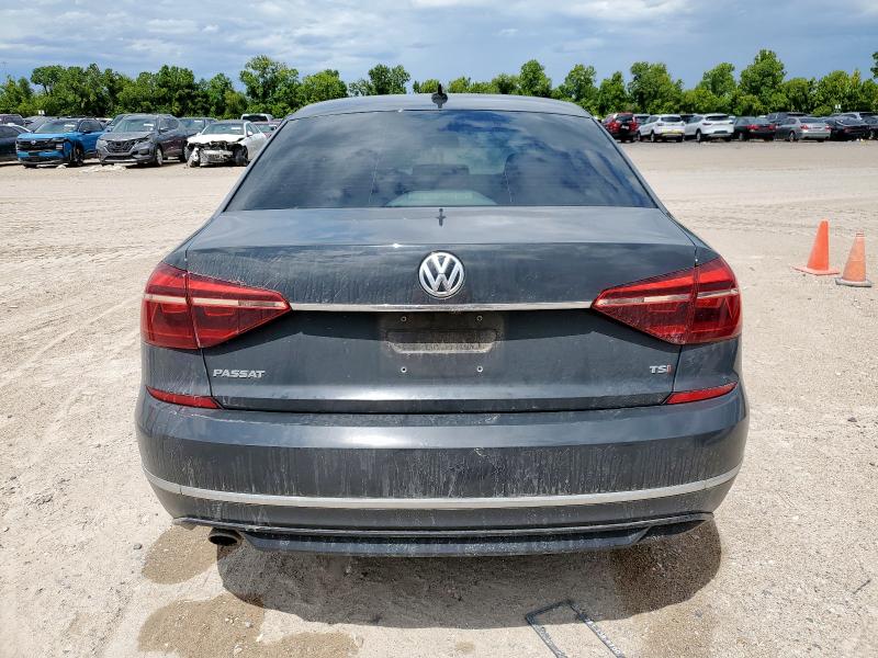 2017 VOLKSWAGEN PASSAT R-L 1VWDT7A33HC074790
