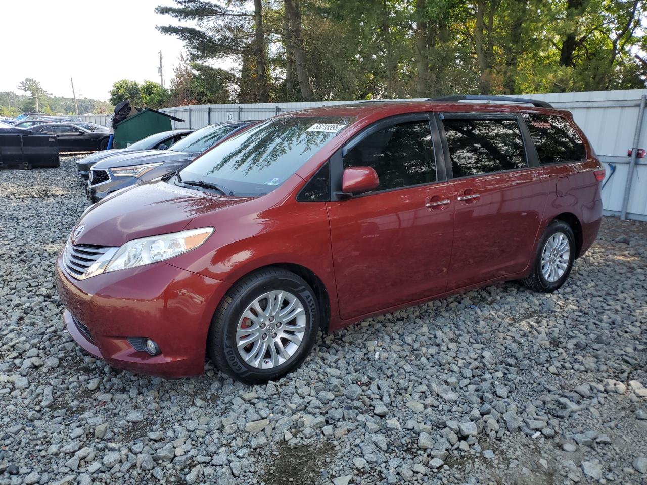 TOYOTA SIENNA XLE