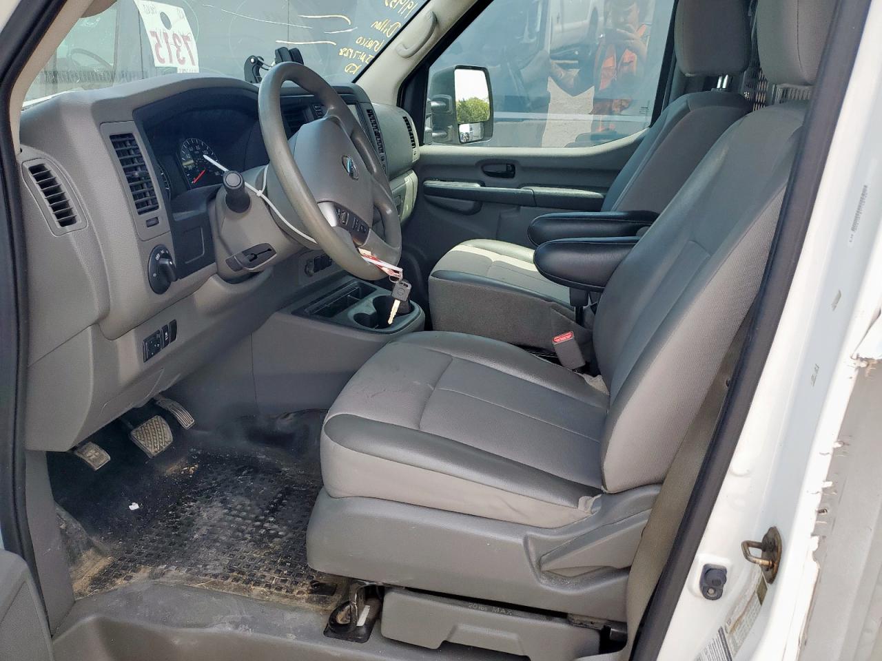 NISSAN NV2500 2500 S