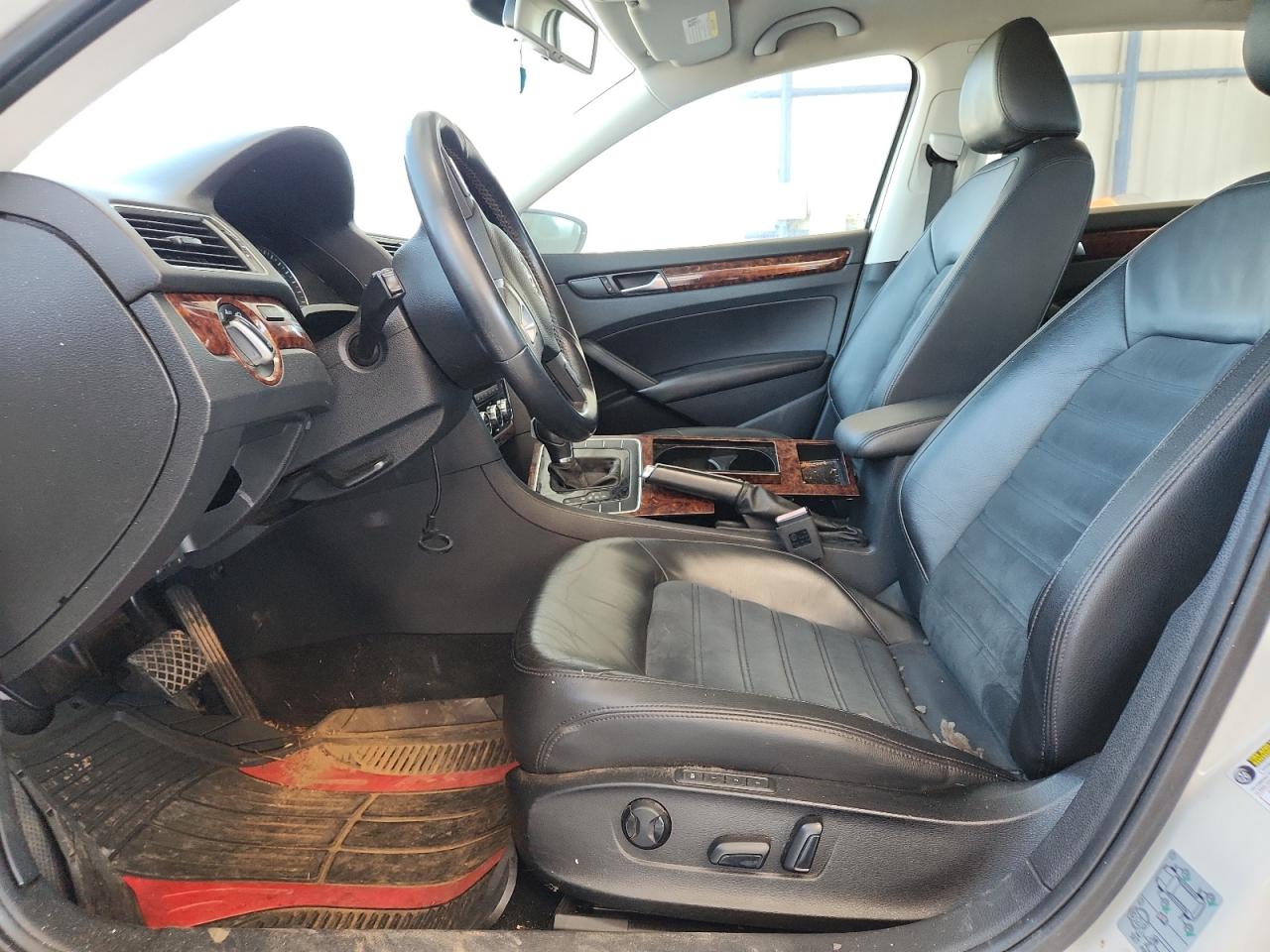 VOLKSWAGEN PASSAT SEL