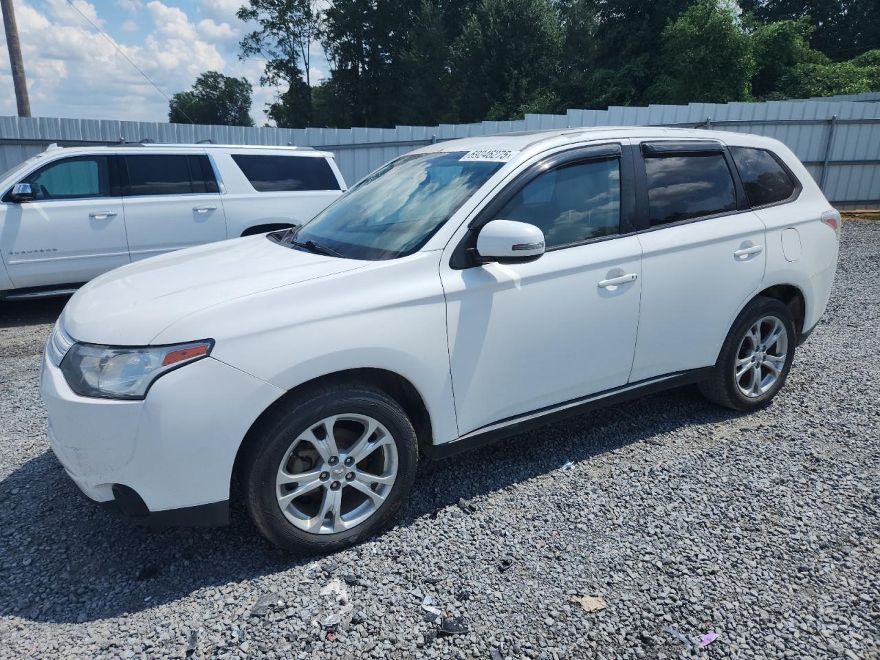 MITSUBISHI OUTLANDER SE