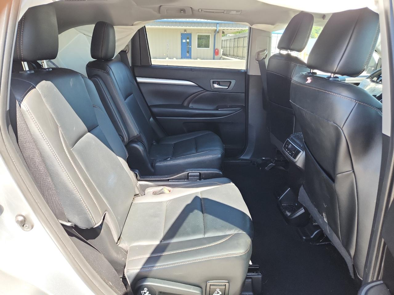 TOYOTA HIGHLANDER SE