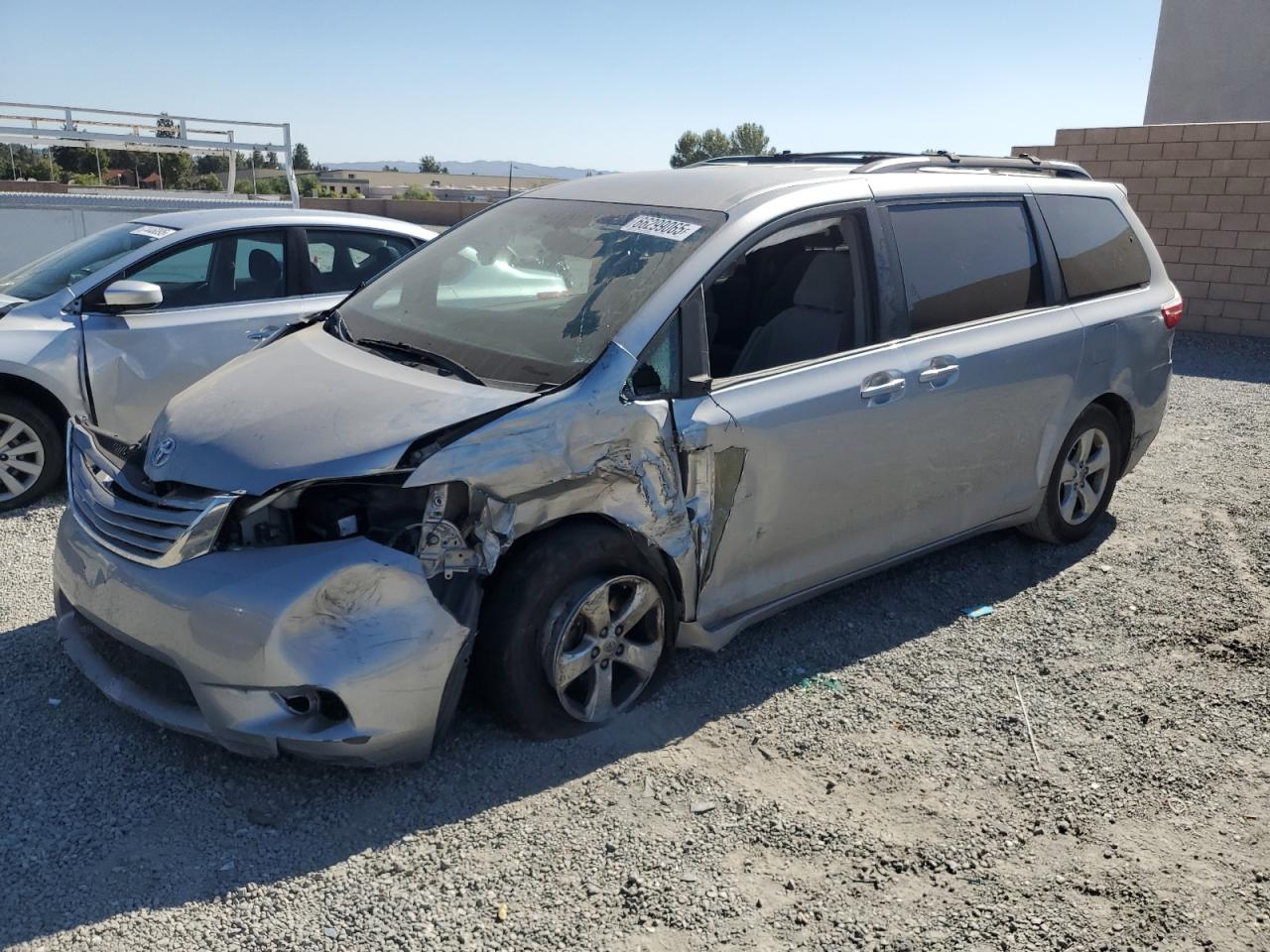  Salvage Toyota Sienna