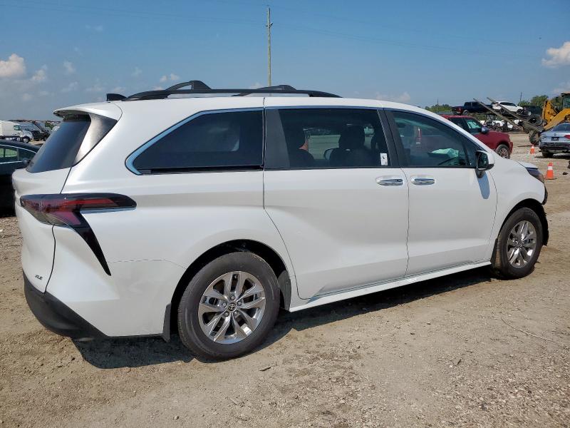 2025 TOYOTA SIENNA XLE 5TDYRKEC6SS267909